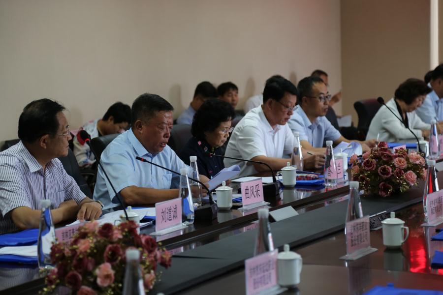 董事長、總經(jīng)理曲風(fēng)采在會(huì)議上做重要講話。 孫濤攝.jpg